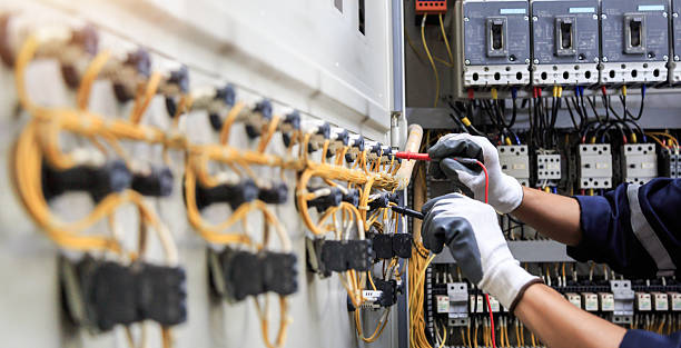 Professional Electrician technician working in Fairview Heights, IL